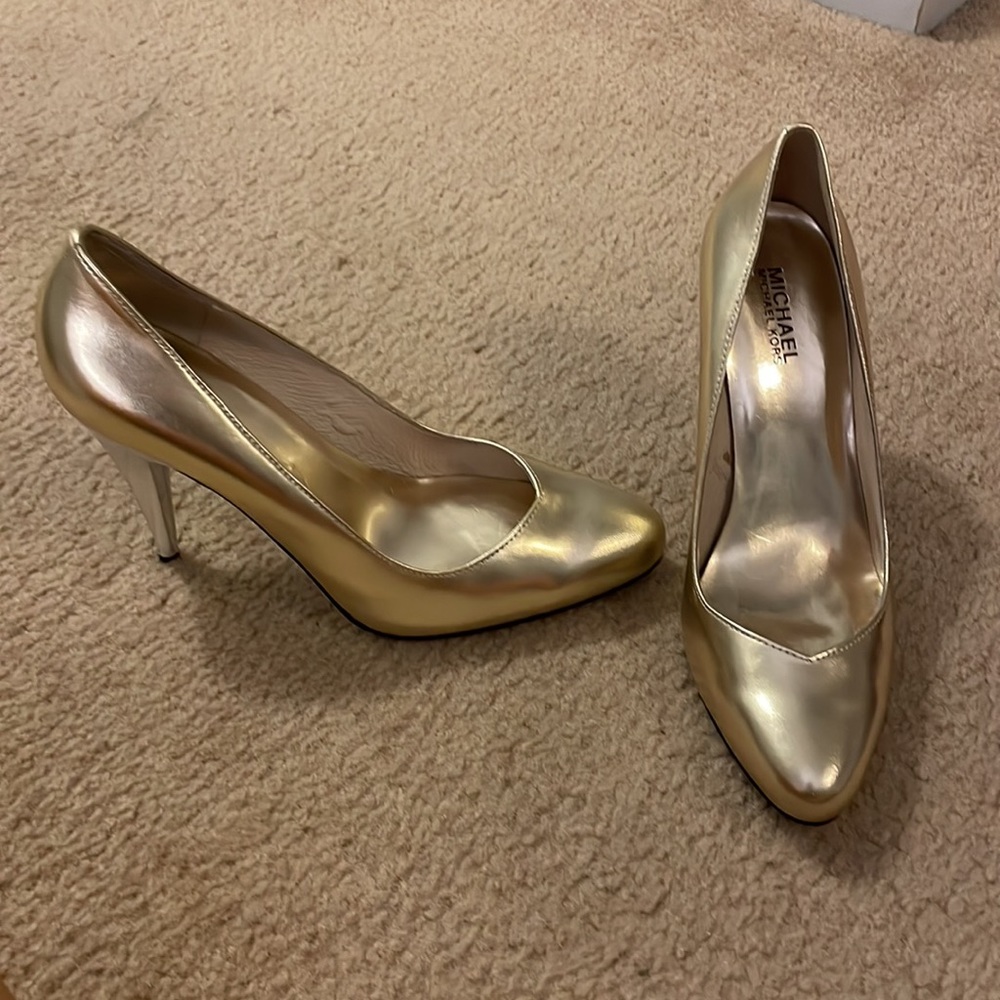 Gold leather upper Michael Michael Kors pumps